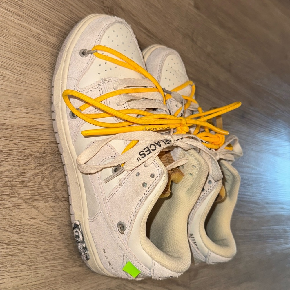 Offwhite Nike’s women’s size 6 tennis shoe. They are real 😁